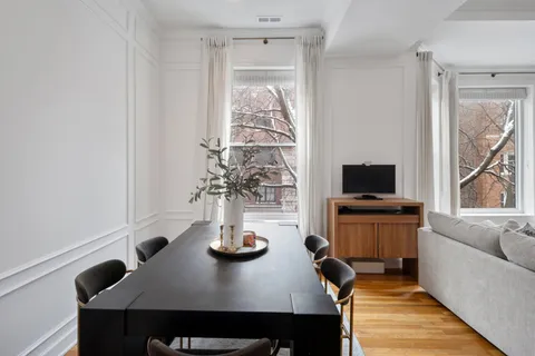 $480,000 | 618 West Barry Avenue, Unit 2, Chicago, IL 60657