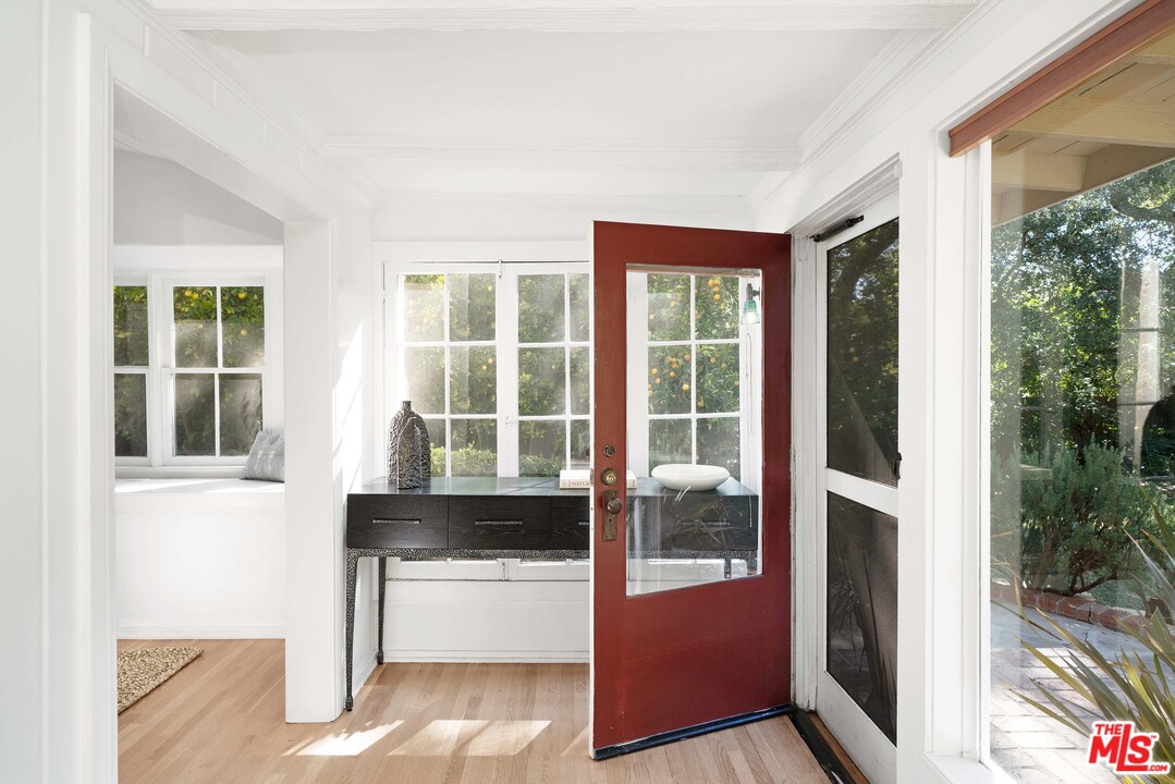 21528 Entrada Road Topanga, CA 90290 - Photo 23 of 49 Gallery Image 23