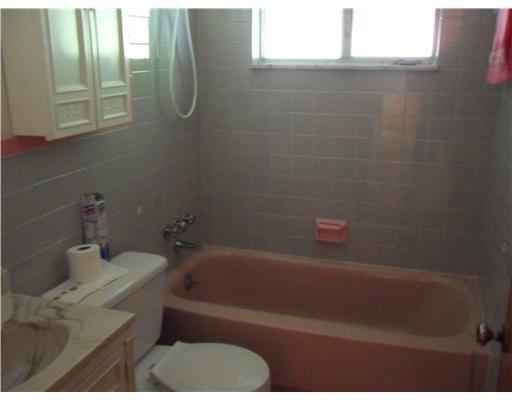 111 Fairfield Road Tarentum, PA 15084 - Photo 12 of 18 Full Bath.