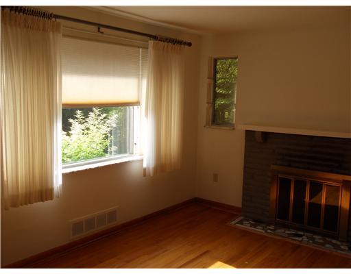 111 Fairfield Road Tarentum, PA 15084 - Photo 3 of 18 Living Room.
