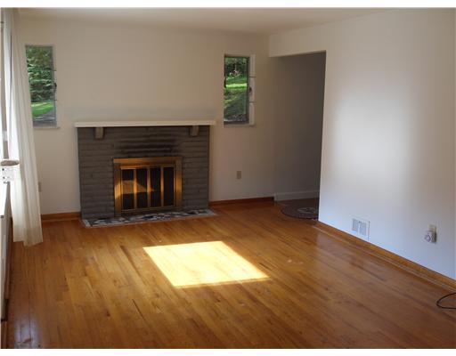 111 Fairfield Road Tarentum, PA 15084 - Photo 4 of 18 Living Room.