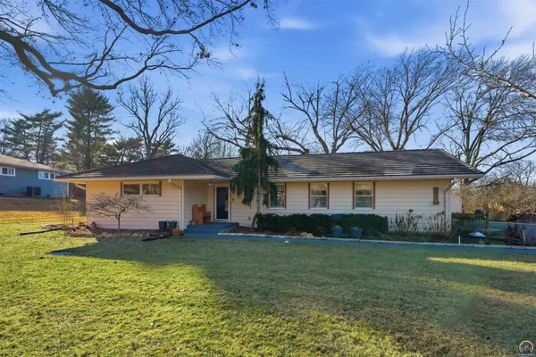 $335,000 | 307 Southwest Woodbury Lane, Topeka, KS 66606