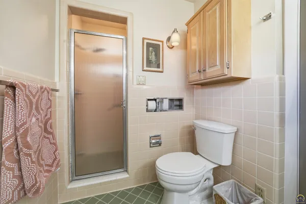 $335,000 | 307 Southwest Woodbury Lane, Topeka, KS 66606