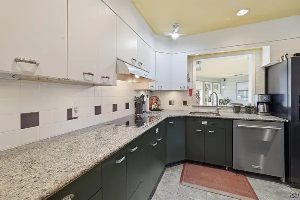 $335,000 | 307 Southwest Woodbury Lane, Topeka, KS 66606
