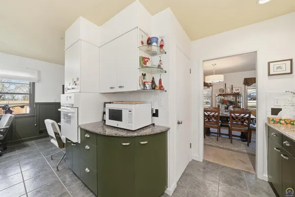 $335,000 | 307 Southwest Woodbury Lane, Topeka, KS 66606