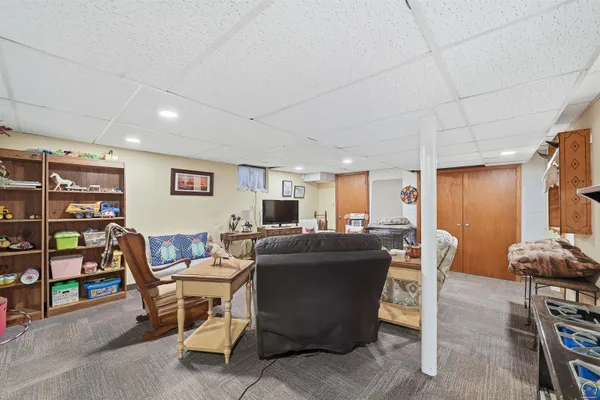 $335,000 | 307 Southwest Woodbury Lane, Topeka, KS 66606