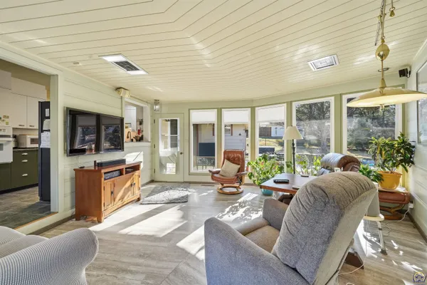 $335,000 | 307 Southwest Woodbury Lane, Topeka, KS 66606