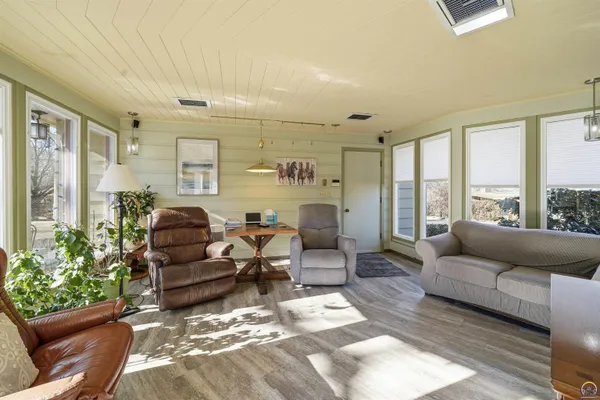 $335,000 | 307 Southwest Woodbury Lane, Topeka, KS 66606