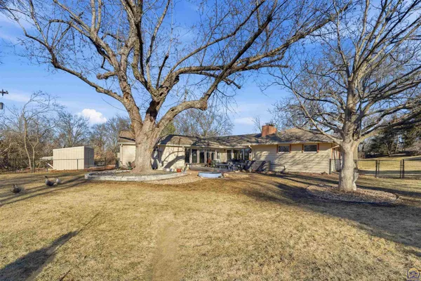 $335,000 | 307 Southwest Woodbury Lane, Topeka, KS 66606