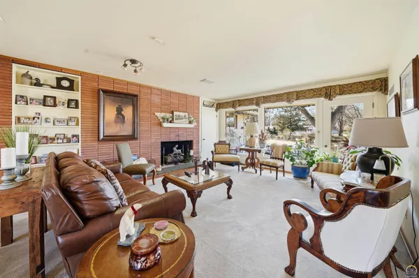 $335,000 | 307 Southwest Woodbury Lane, Topeka, KS 66606