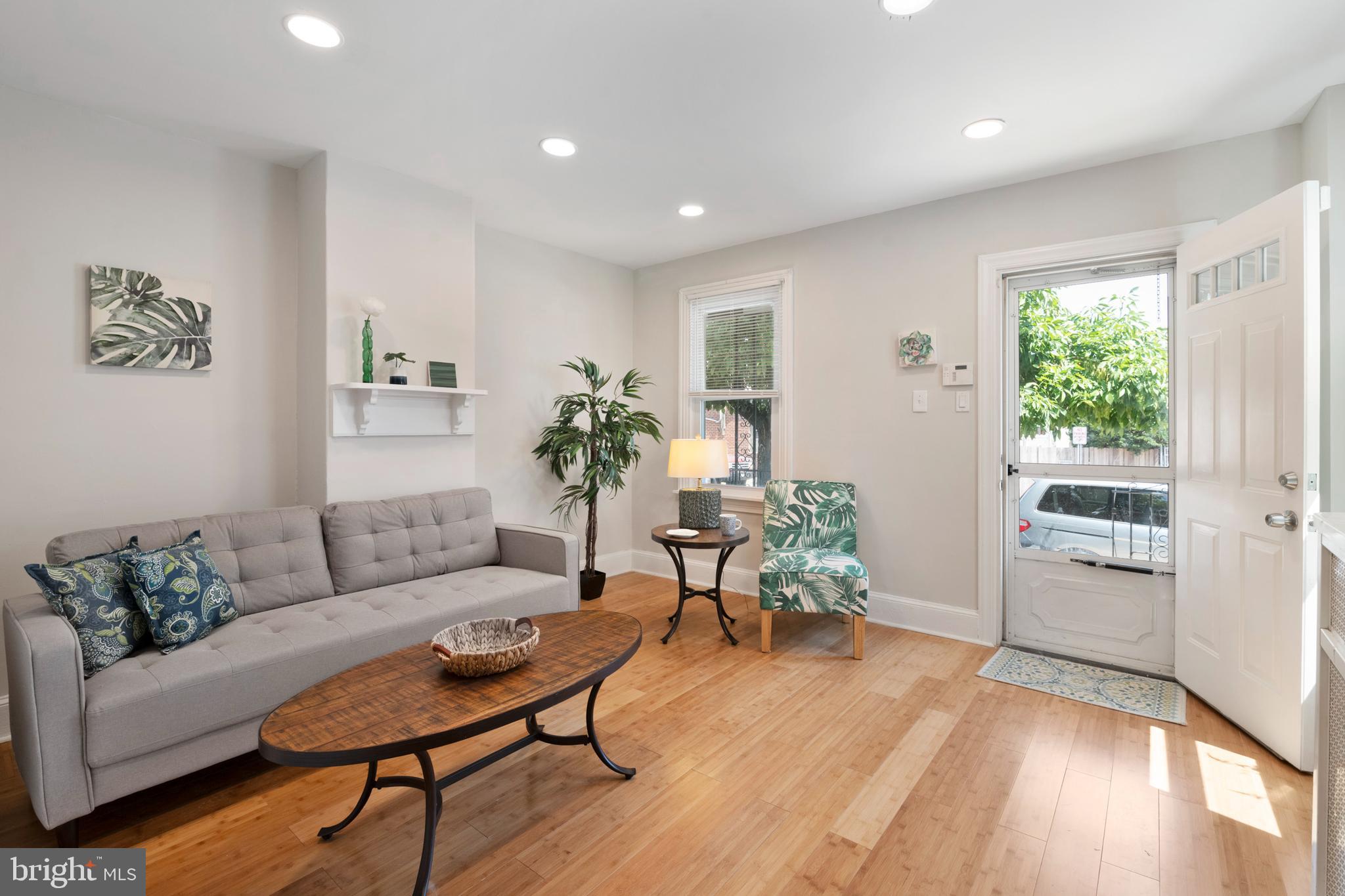 3614 Decatur Street Philadelphia, PA 19136 - Photo 3 of 41 Living room