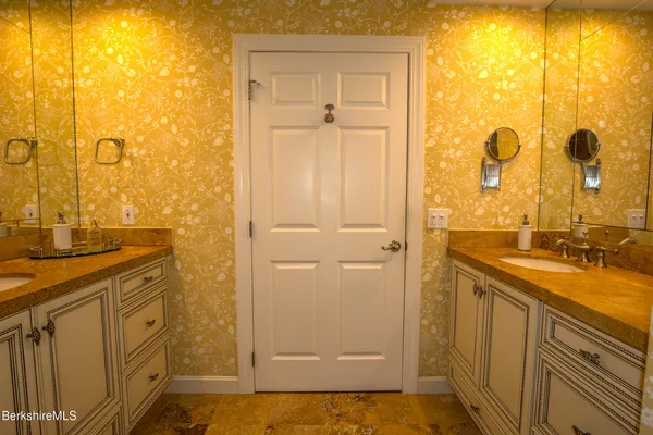 $1,490,000 | 9 October Hill Drive, Lenox, MA 01240