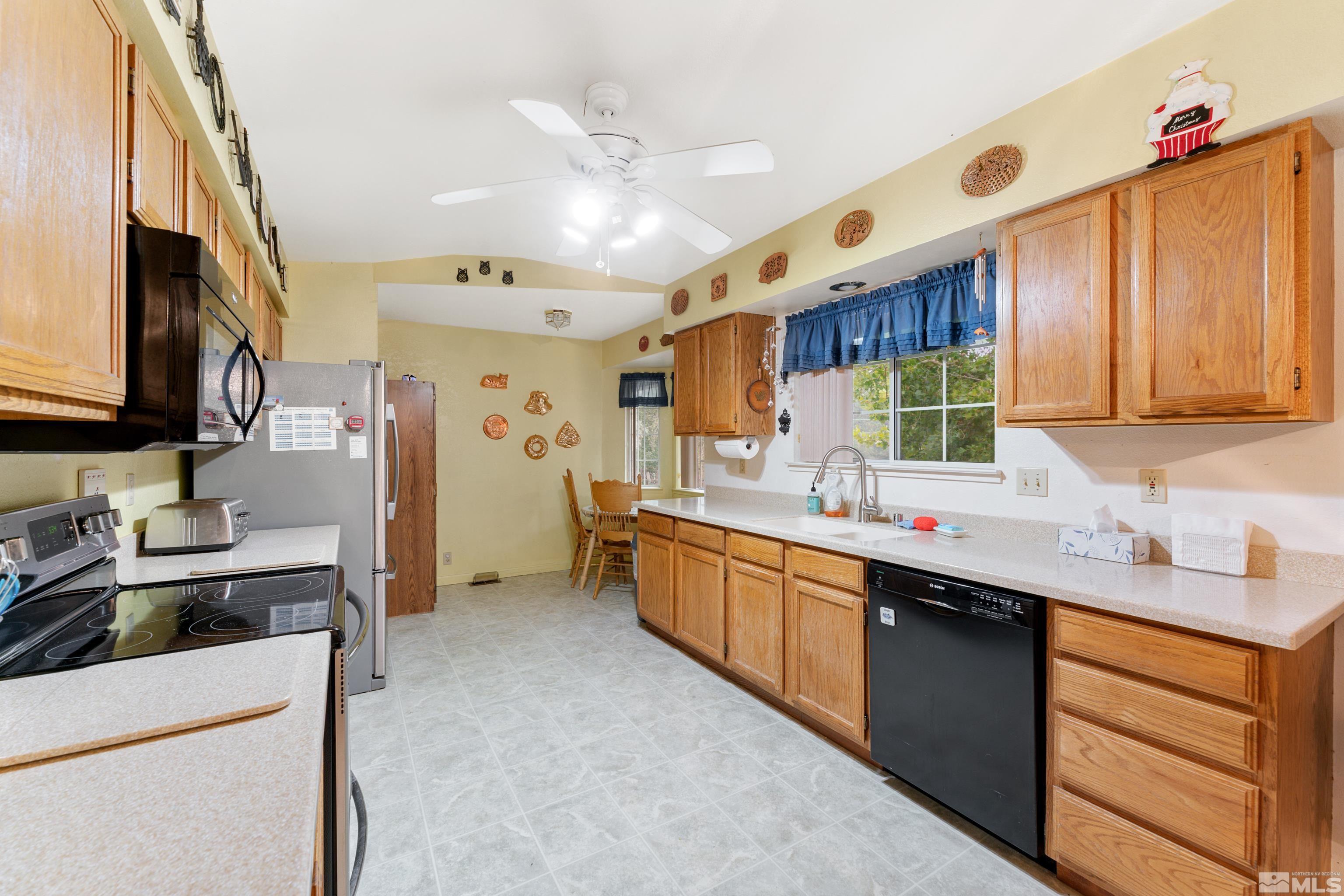14195 Rim Rock Drive Reno, NV 89521 - Photo 5 of 37 Photo 5