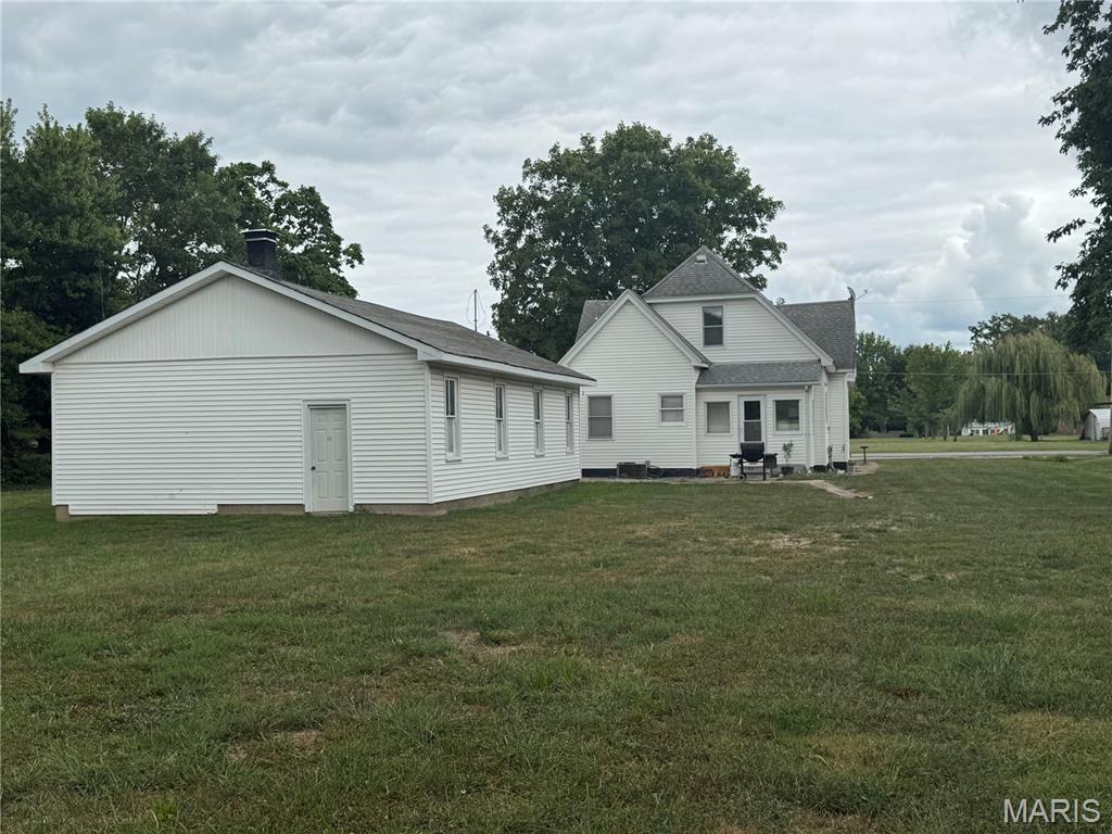 232 North Main Street Witt, IL 62094 - Photo 3 of 34