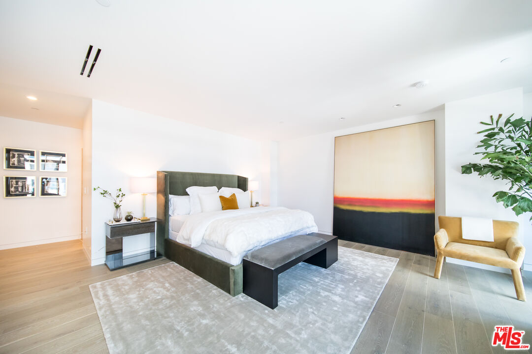 8600 Wilshire Boulevard, Unit GF15 Beverly Hills, CA 90211 - Photo 13 of 26 a spacious bedroom with a bed and a couch