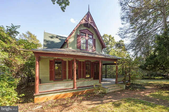 $699,000 | 111 Grove Avenue, Washington Grove, MD 20880