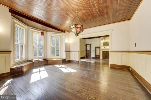 $699,000 | 111 Grove Avenue, Washington Grove, MD 20880