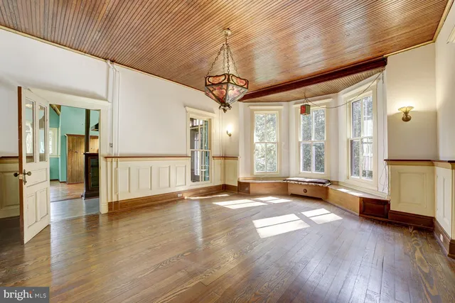 $699,000 | 111 Grove Avenue, Washington Grove, MD 20880