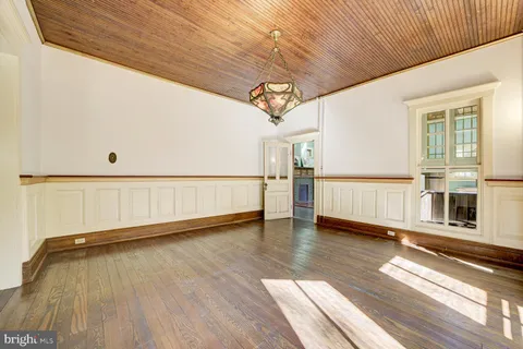 $699,000 | 111 Grove Avenue, Washington Grove, MD 20880