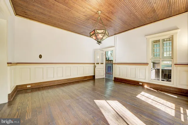 $699,000 | 111 Grove Avenue, Washington Grove, MD 20880