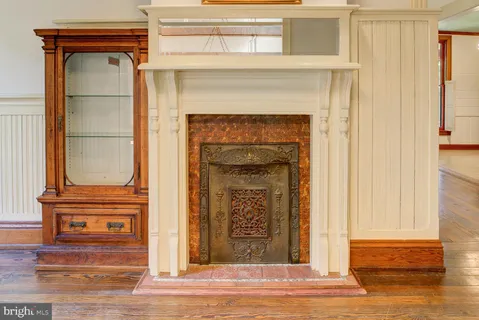 $699,000 | 111 Grove Avenue, Washington Grove, MD 20880