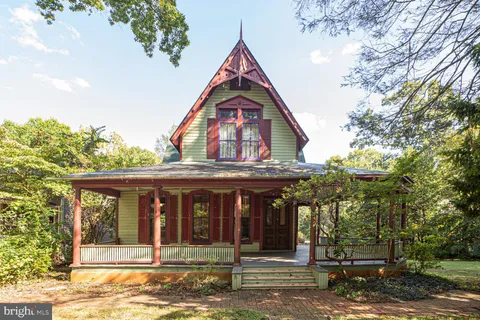 $699,000 | 111 Grove Avenue, Washington Grove, MD 20880