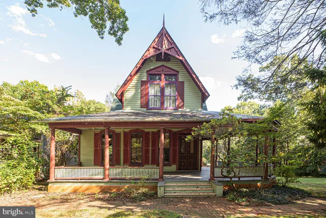 $699,000 | 111 Grove Avenue, Washington Grove, MD 20880