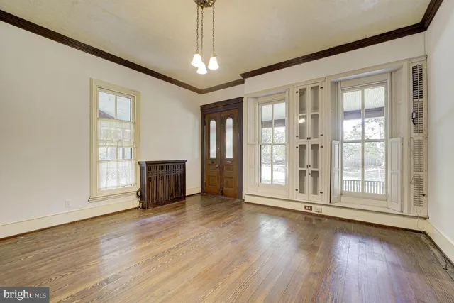 $699,000 | 111 Grove Avenue, Washington Grove, MD 20880