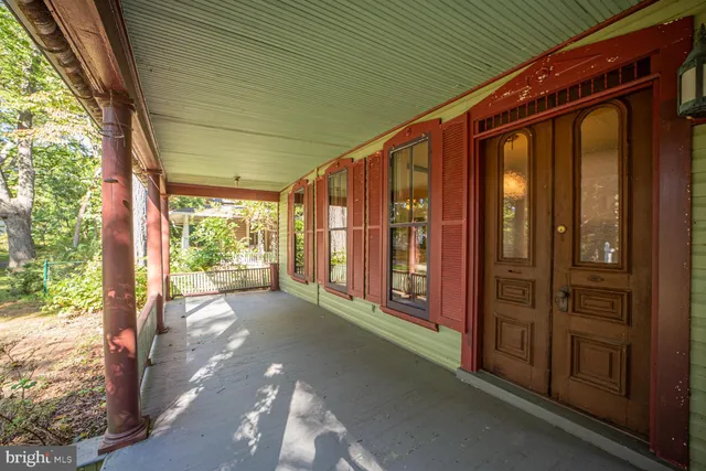 $699,000 | 111 Grove Avenue, Washington Grove, MD 20880