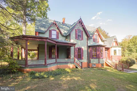 $699,000 | 111 Grove Avenue, Washington Grove, MD 20880