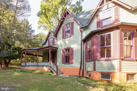 $699,000 | 111 Grove Avenue, Washington Grove, MD 20880