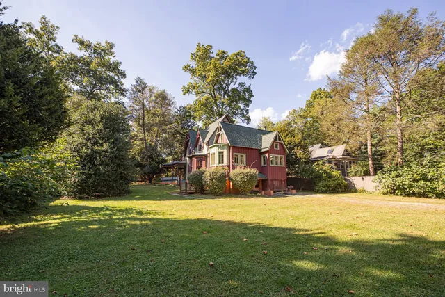 $699,000 | 111 Grove Avenue, Washington Grove, MD 20880