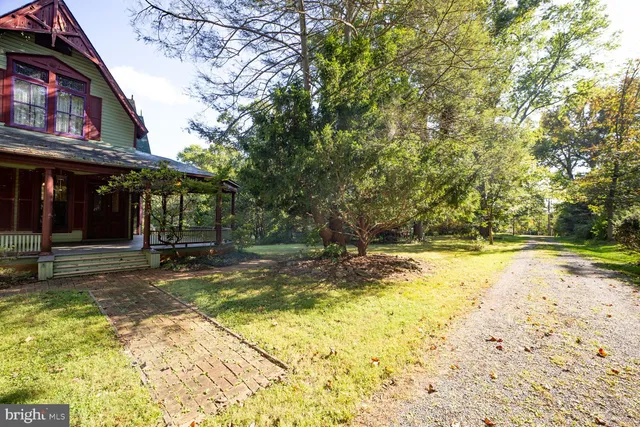 $699,000 | 111 Grove Avenue, Washington Grove, MD 20880