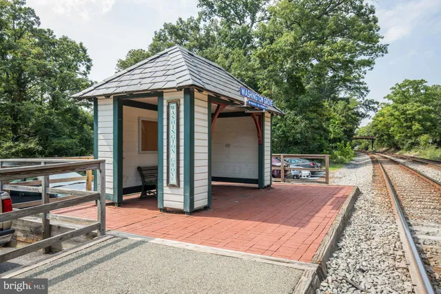 $699,000 | 111 Grove Avenue, Washington Grove, MD 20880