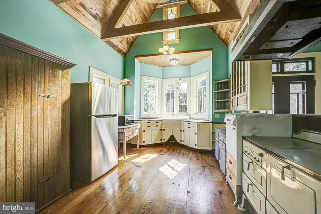 $699,000 | 111 Grove Avenue, Washington Grove, MD 20880