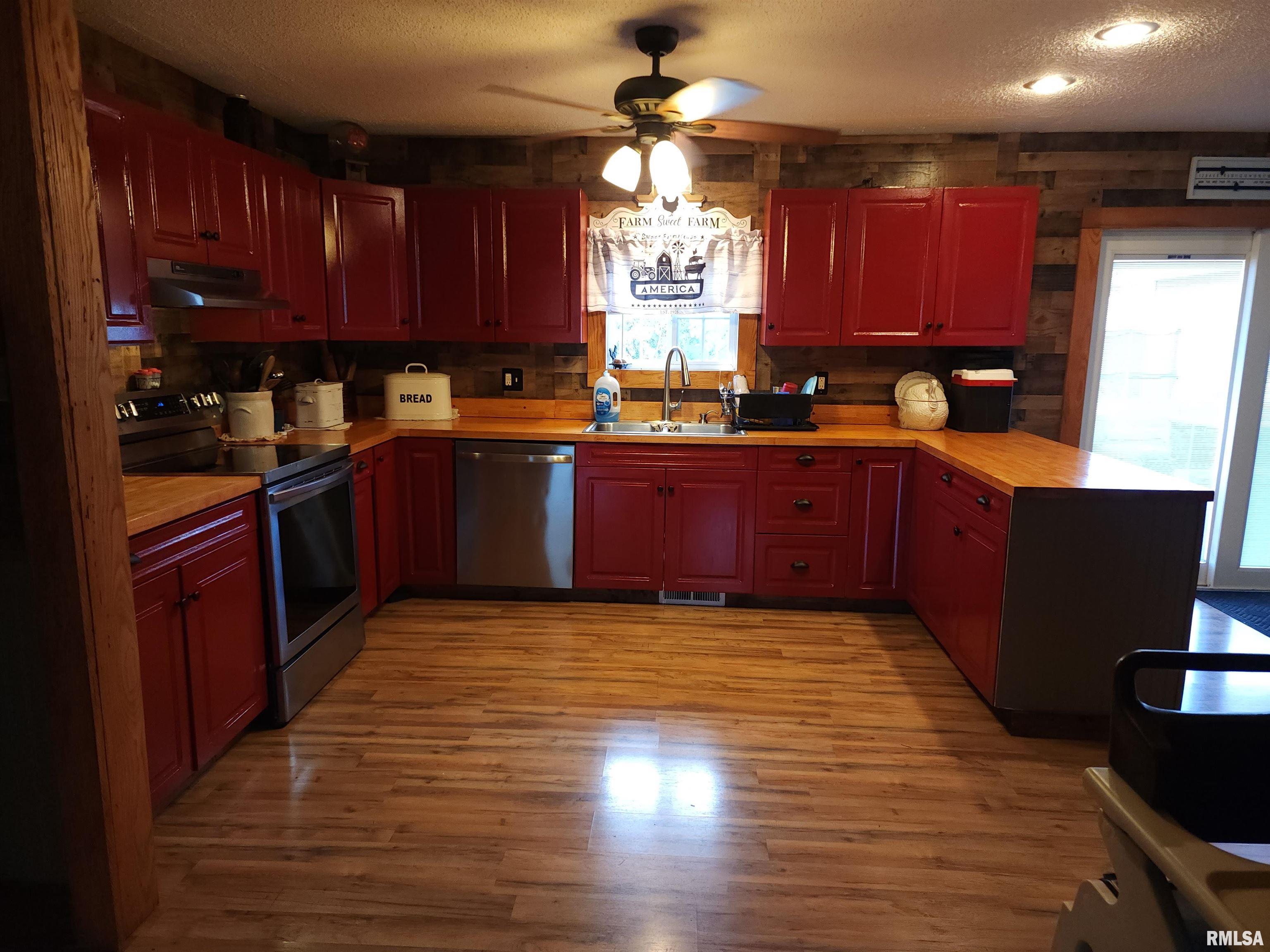 810 Karel Park Road Eldorado, IL 62930 - Photo 8 of 31 Gallery Image 8