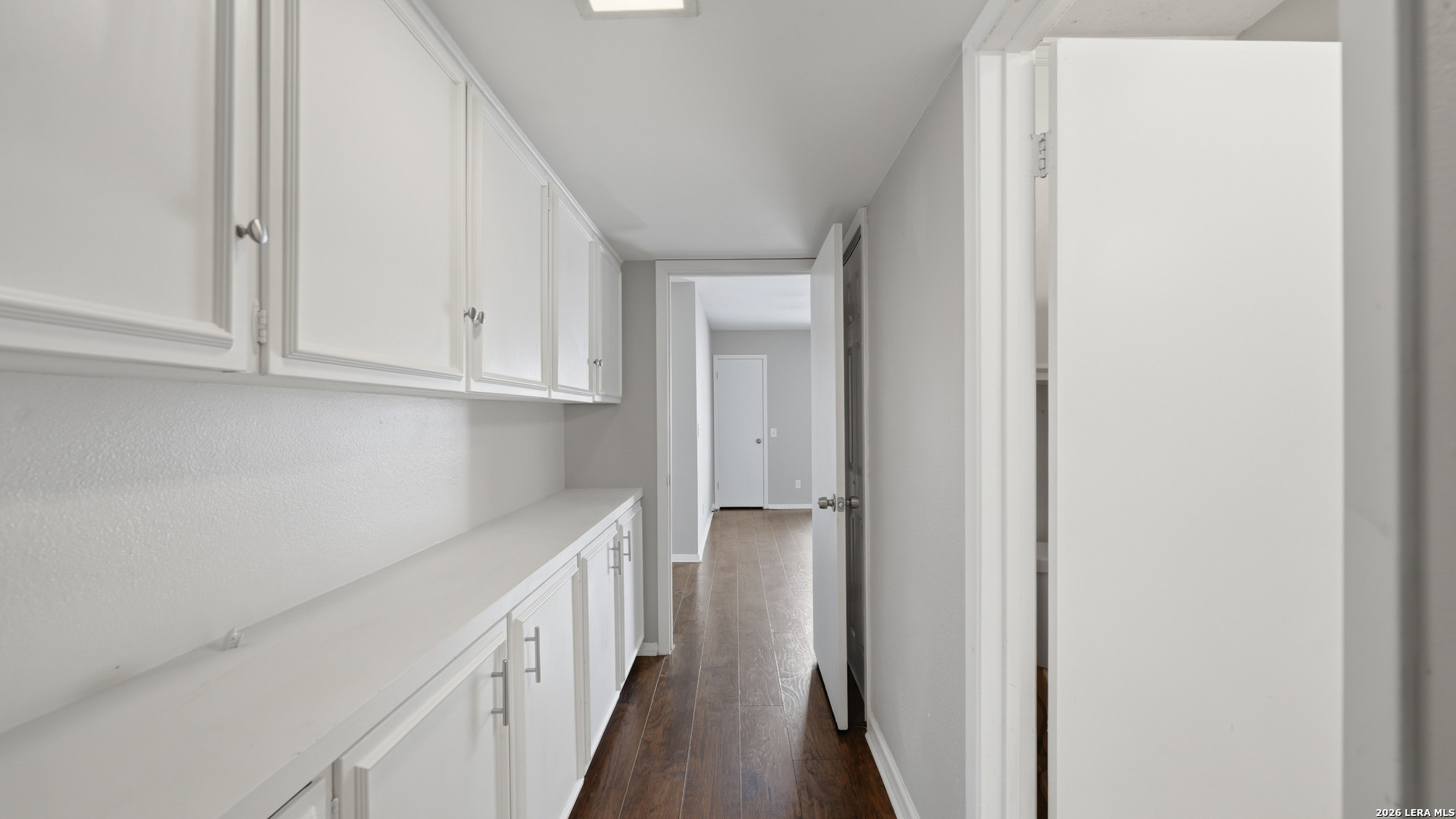 7500 Callaghan Road, Unit 140 San Antonio, TX 78229 - Photo 28 of 42 a view of a hallway