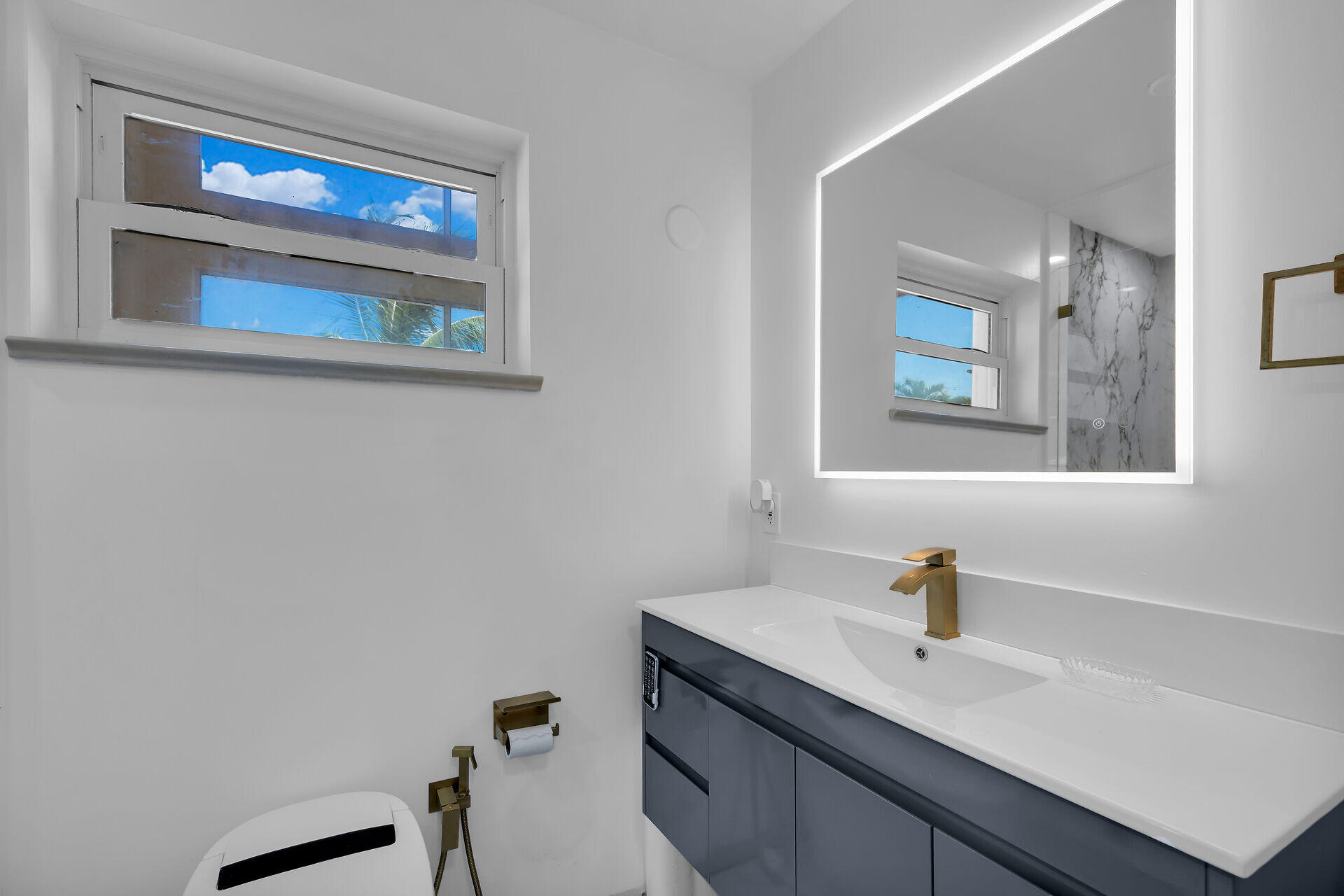 209 Corsair Road Duck Key, FL 33050 - Photo 17 of 38 Main Floor Bath