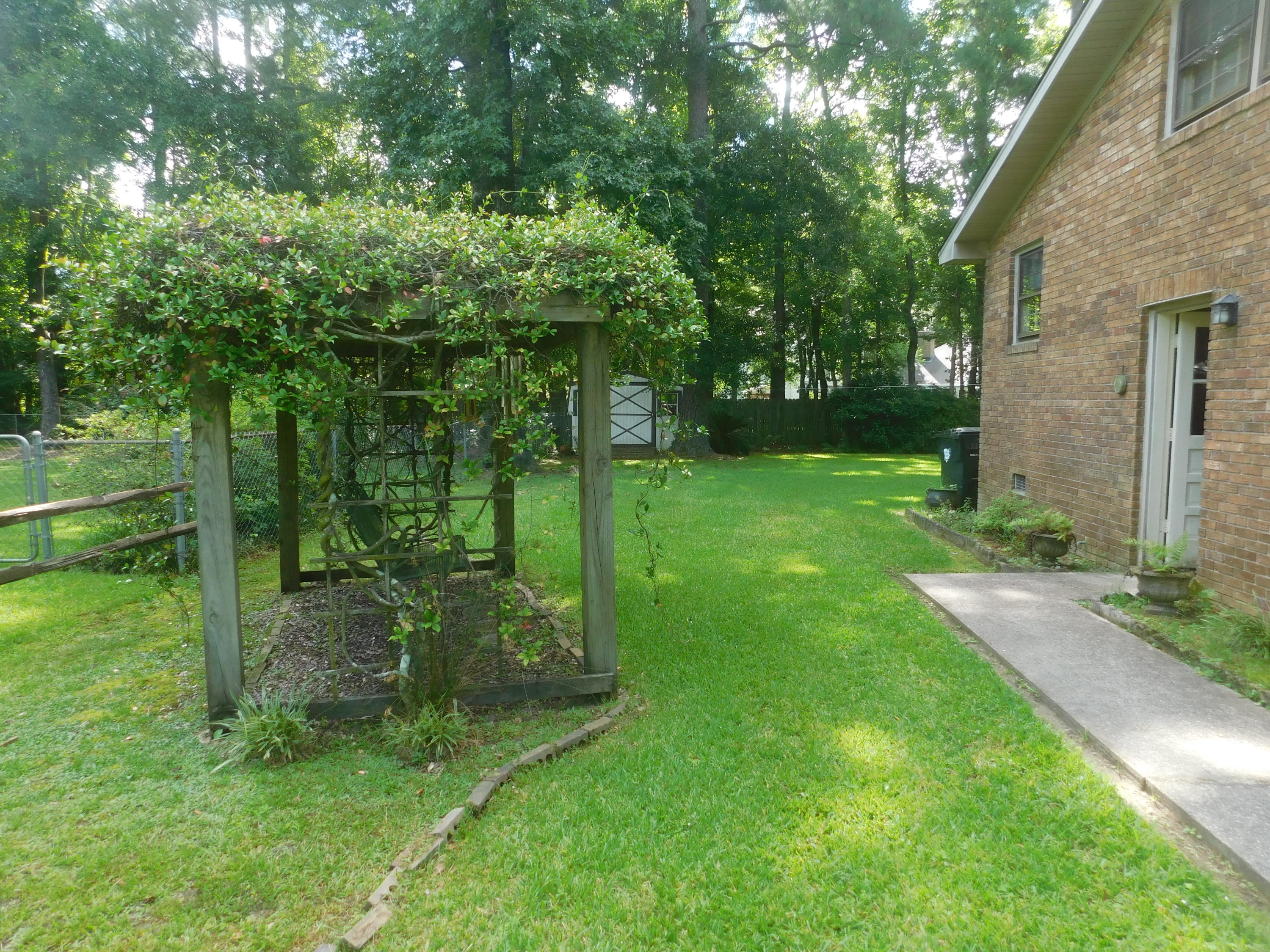 318 Heber Road Summerville, SC 29485 - Photo 4 of 21 DSCN0367