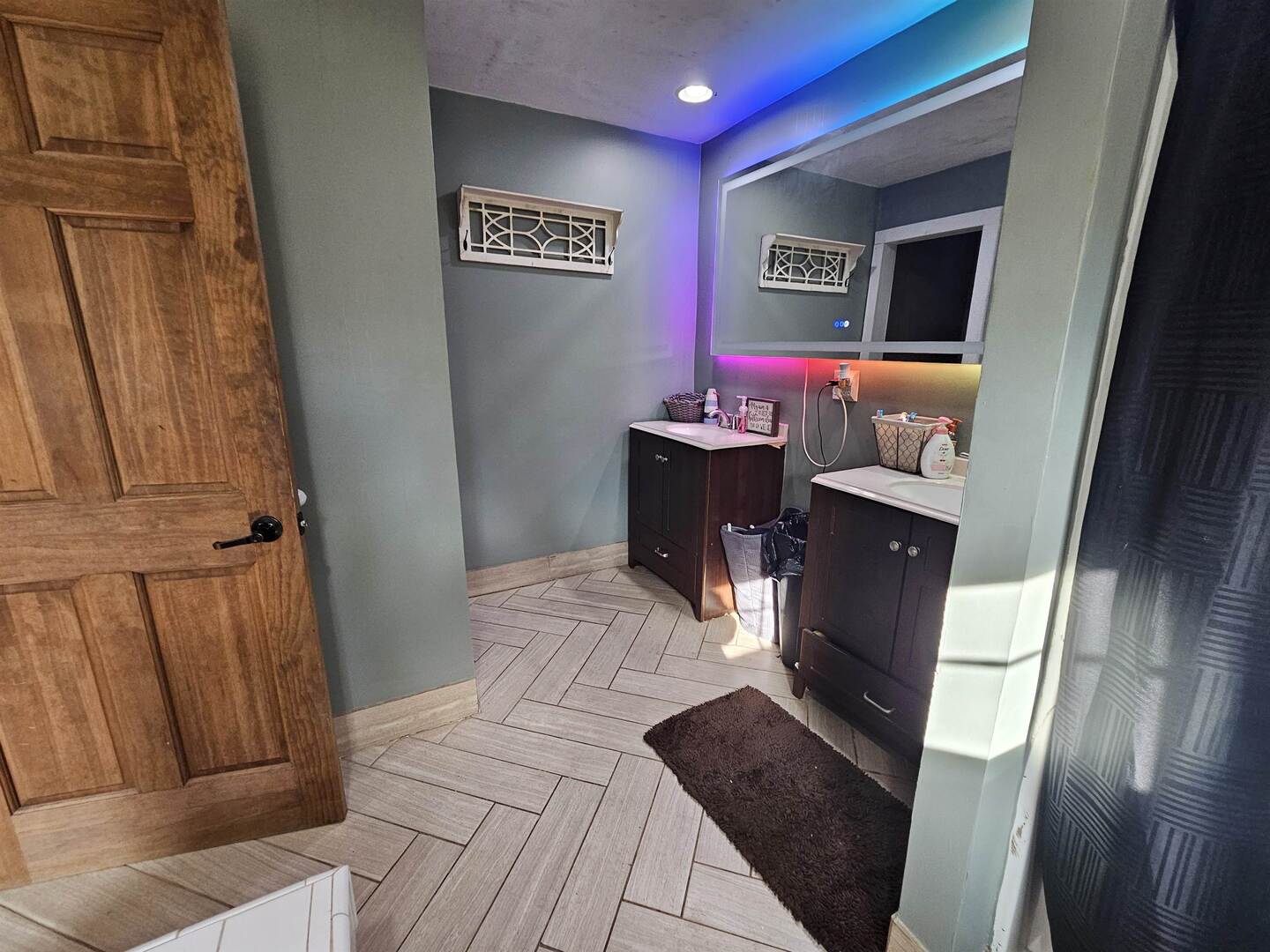 686 Airport Road Metropolis, IL 62960 - Photo 10 of 19 a bed room with a bed and a mirror