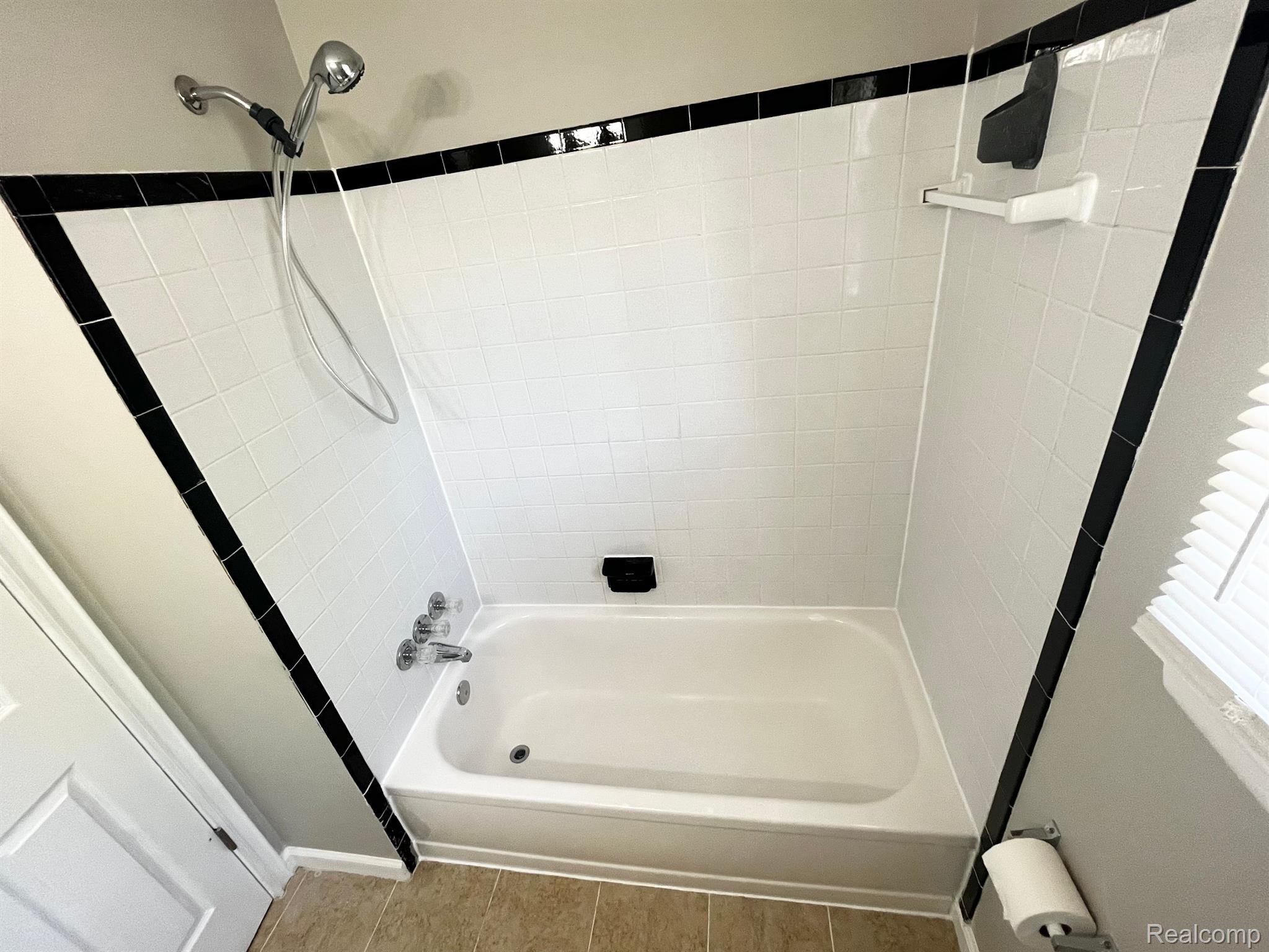 8183 Helen Street Center Line, MI 48015 - Photo 8 of 26 Gallery Image 8
