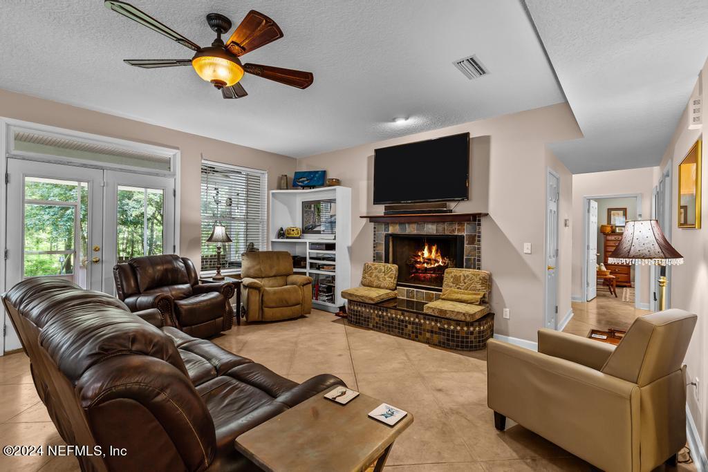 8225 Hardwood Landing Road St. Augustine, FL 32092 - Photo 20 of 126 a living room with furniture and a flat screen tv