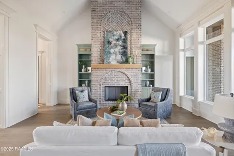 $872,000 | 202 Sabal Grv Lane, Youngsville, LA 70592