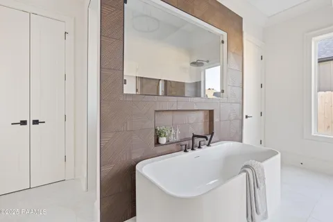 $872,000 | 202 Sabal Grv Lane, Youngsville, LA 70592