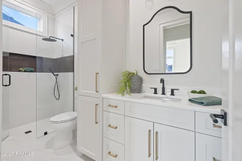 $872,000 | 202 Sabal Grv Lane, Youngsville, LA 70592