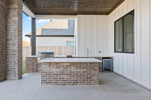 $872,000 | 202 Sabal Grv Lane, Youngsville, LA 70592