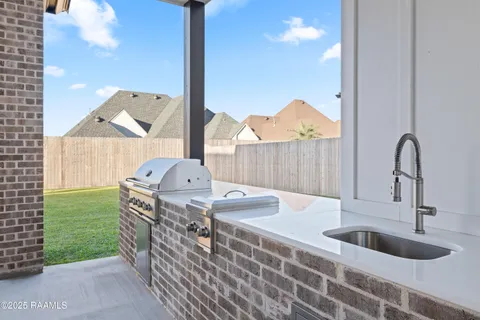 $872,000 | 202 Sabal Grv Lane, Youngsville, LA 70592