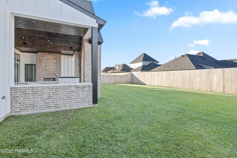 $872,000 | 202 Sabal Grv Lane, Youngsville, LA 70592