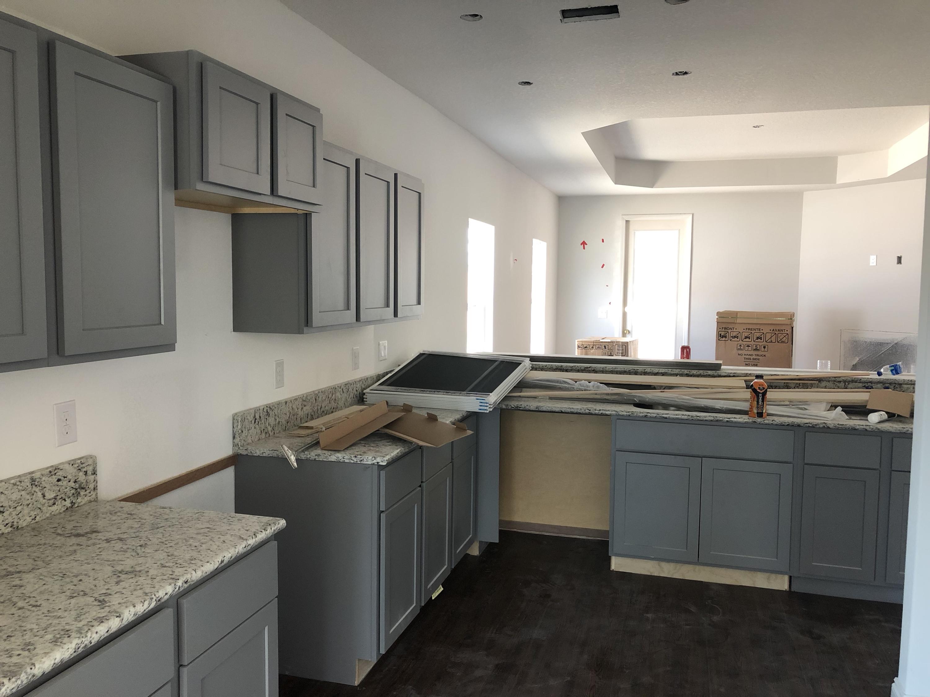 184 Brandywine Road Freeport, FL 32439 - Photo 3 of 8 Pretty gray kitchen