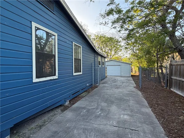 $1,550 | 4925 Jo Ann Street, Corpus Christi, TX 78415